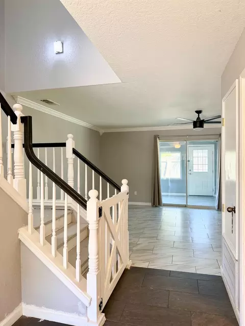 Entry Way - 2609 Beatrice Ln, Modesto, CA 95355 photo 3 of 8