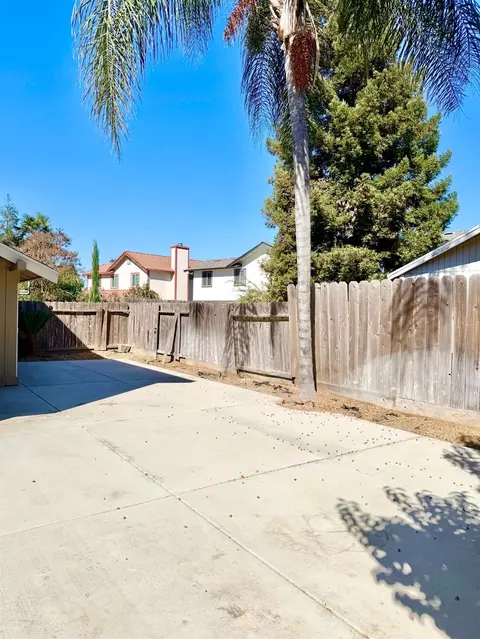 Exterior - 2609 Beatrice Ln, Modesto, CA 95355 photo 15 of 22