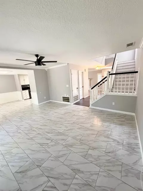 Living - 2609 Beatrice Ln, Modesto, CA 95355 photo 6 of 9