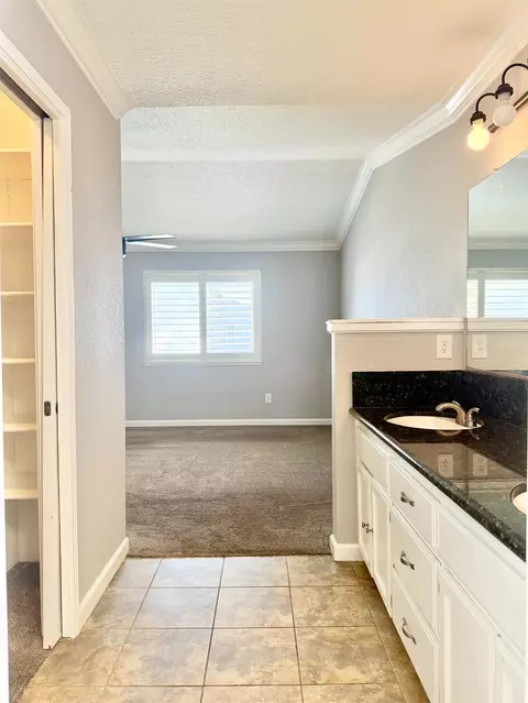 Bath - 2609 Beatrice Ln, Modesto, CA 95355 photo 4 of 6