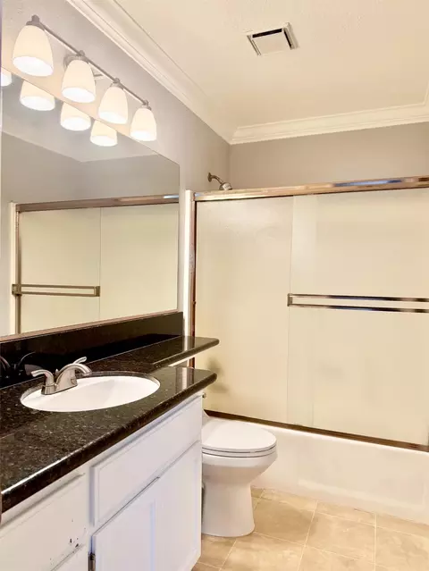 Bath - 2609 Beatrice Ln, Modesto, CA 95355 photo 3 of 6