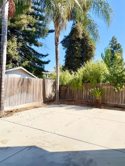Exterior - 2609 Beatrice Ln, Modesto, CA 95355 photo 21 of 22