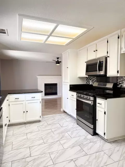 Kitchen - 2609 Beatrice Ln, Modesto, CA 95355 photo 3 of 5