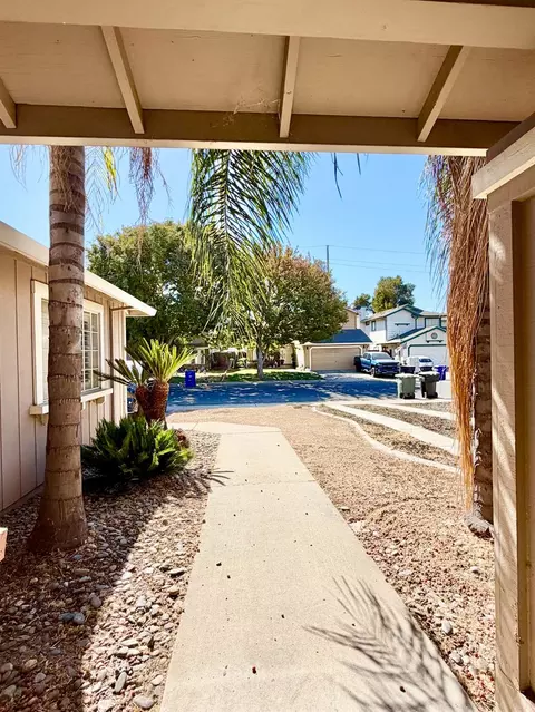 Exterior - 2609 Beatrice Ln, Modesto, CA 95355 photo 6 of 22