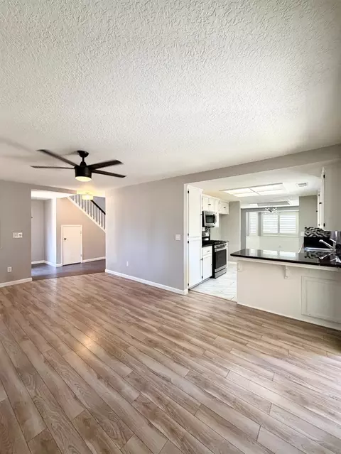 Living - 2609 Beatrice Ln, Modesto, CA 95355 photo 2 of 9