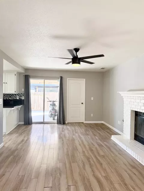 Living - 2609 Beatrice Ln, Modesto, CA 95355 photo 3 of 9