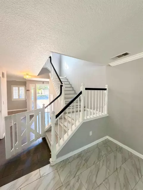 Entry Way - 2609 Beatrice Ln, Modesto, CA 95355 photo 7 of 8