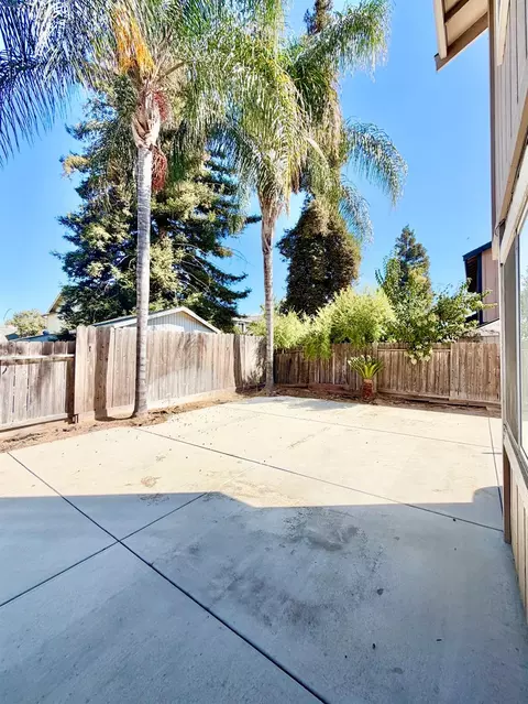Exterior - 2609 Beatrice Ln, Modesto, CA 95355 photo 20 of 22