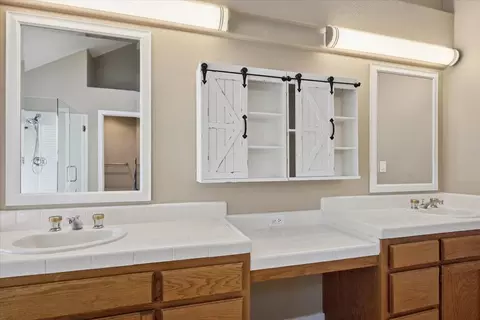 Bath - 761 Petrig St, Tracy, CA 95376 photo 4 of 10