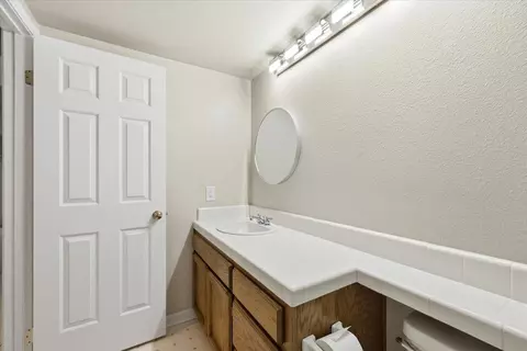Bath - 761 Petrig St, Tracy, CA 95376 photo 9 of 10