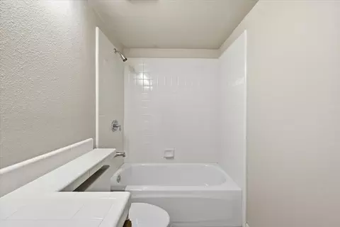 Bath - 761 Petrig St, Tracy, CA 95376 photo 10 of 10