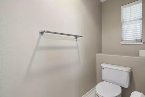 Bath - 761 Petrig St, Tracy, CA 95376 photo 2 of 10