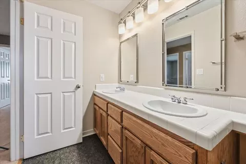 Bath - 761 Petrig St, Tracy, CA 95376 photo 7 of 10