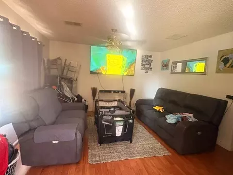 Living - 262 Madsion St, Coalinga, CA 93210 photo 1 of 1