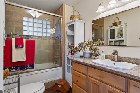 Bath - 4300 East Rd, Placerville, CA 95667 photo 2 of 2