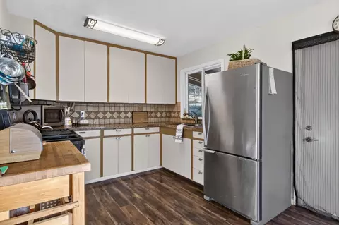 Kitchen - 4300 East Rd, Placerville, CA 95667 photo 3 of 4