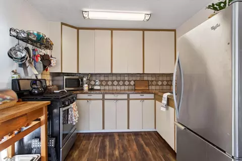 Kitchen - 4300 East Rd, Placerville, CA 95667 photo 4 of 4
