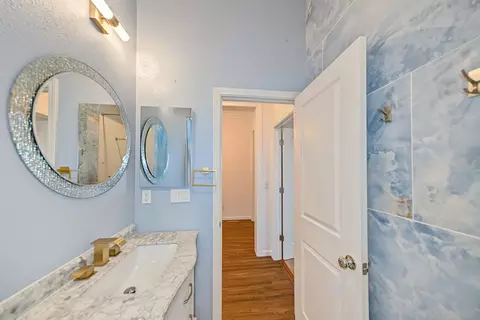 Bath - 984 River Bend Dr, Lathrop, CA 95330 photo 5 of 6