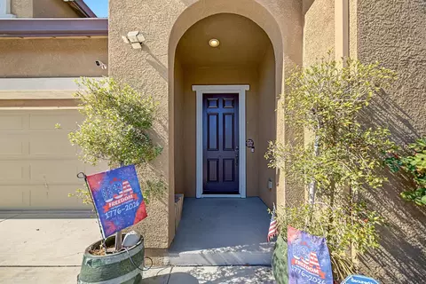 Entry Way - 984 River Bend Dr, Lathrop, CA 95330 photo 1 of 3