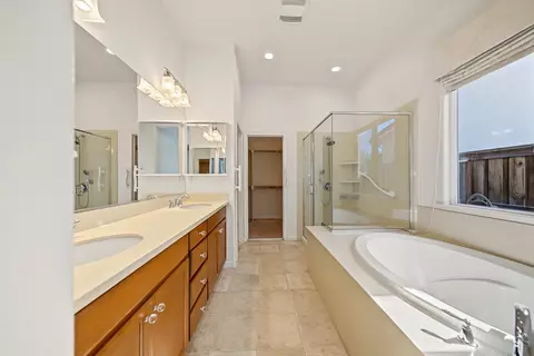 Bath - 984 River Bend Dr, Lathrop, CA 95330 photo 6 of 6