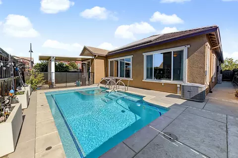 Exterior - 984 River Bend Dr, Lathrop, CA 95330 photo 4 of 5