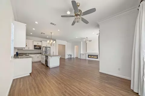 Living - 984 River Bend Dr, Lathrop, CA 95330 photo 3 of 4