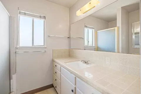 Bath - 1109 Durant St, Modesto, CA 95350 photo 3 of 3