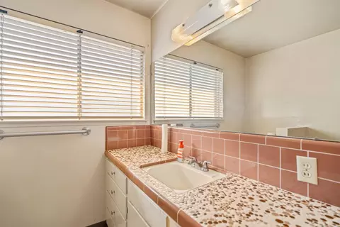 Bath - 1109 Durant St, Modesto, CA 95350 photo 1 of 3