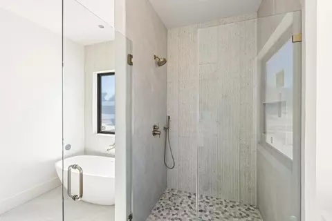 Bath - 3920 Bankhead Rd, Loomis, CA 95650 photo 8 of 8