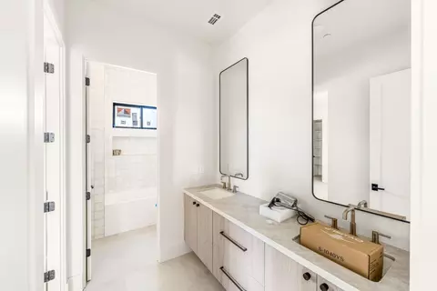 Bath - 3920 Bankhead Rd, Loomis, CA 95650 photo 1 of 8