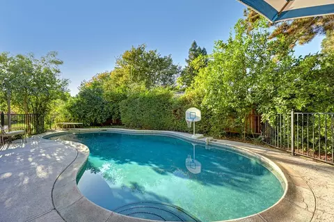 Exterior - 4700 Marlborough Way, Carmichael, CA 95608 photo 4 of 15
