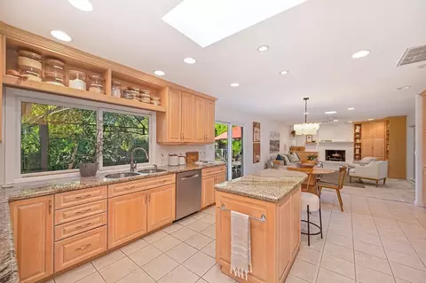 Kitchen - 4700 Marlborough Way, Carmichael, CA 95608 photo 4 of 4