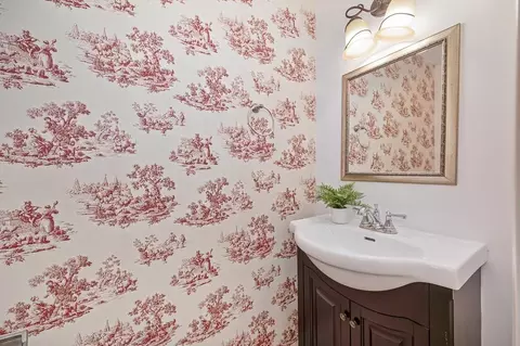 Bath - 4700 Marlborough Way, Carmichael, CA 95608 photo 6 of 6