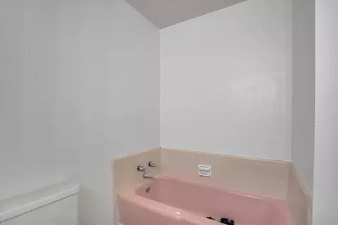 Bath - 2828 Cabrillo Dr, Tracy, CA 95376 photo 2 of 4