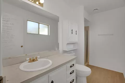 Bath - 2828 Cabrillo Dr, Tracy, CA 95376 photo 3 of 4