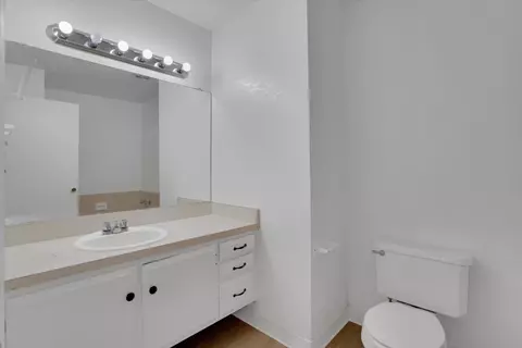Bath - 2828 Cabrillo Dr, Tracy, CA 95376 photo 1 of 4