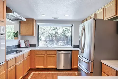 Kitchen - 3145 Argonaut Ave, Rocklin, CA 95677 photo 4 of 7