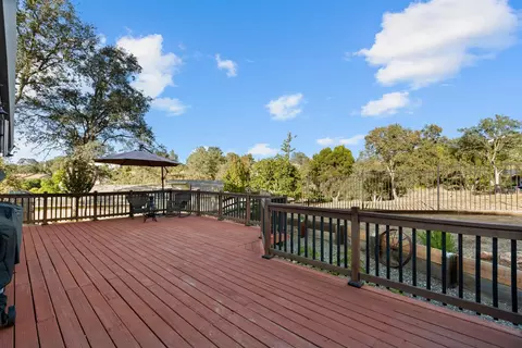 2709 Huckleberry Ln, Valley Springs, CA 95252