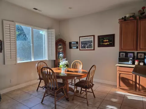 Dining - 2489 Pepper Tree Ln, Manteca, CA 95336 photo 2 of 2
