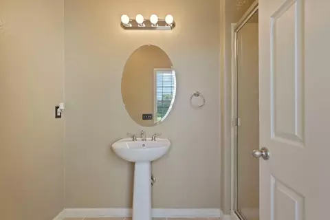 Bath - 4100 Eastern Ave, Modesto, CA 95356 photo 4 of 5