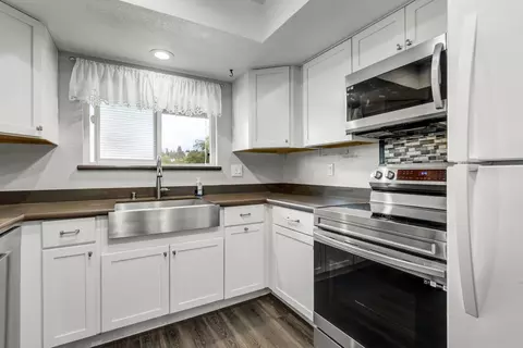 Kitchen - 3035 Estepa Dr #5D, Cameron Park, CA 95682 photo 1 of 4