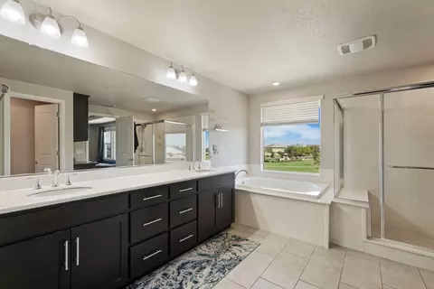 Bath - 2012 Van Ruiten Dr, Lodi, CA 95242 photo 3 of 5