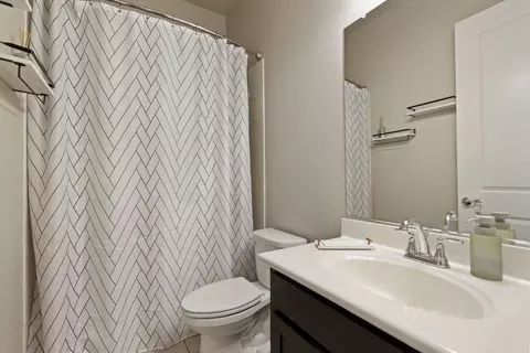 Bath - 2012 Van Ruiten Dr, Lodi, CA 95242 photo 1 of 5