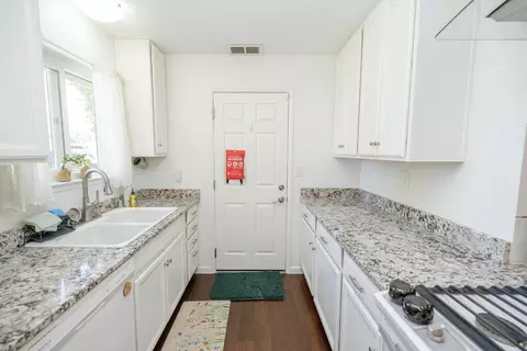 Kitchen - 3101 Burtano Ct, Modesto, CA 95355 photo 4 of 6