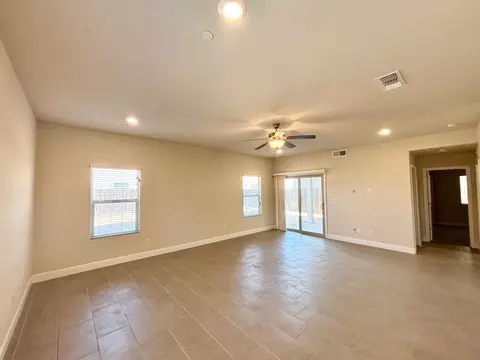 Living - 151 Royce Ln, Merced, CA 95348 photo 2 of 5