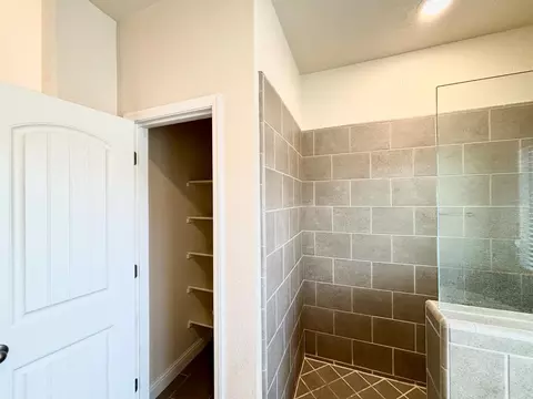 Bath - 151 Royce Ln, Merced, CA 95348 photo 9 of 13