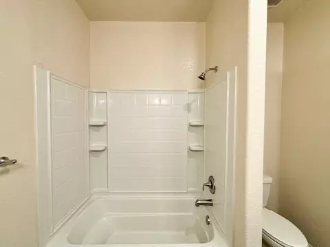 Bath - 151 Royce Ln, Merced, CA 95348 photo 5 of 13