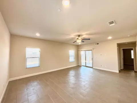 Living - 151 Royce Ln, Merced, CA 95348 photo 3 of 5