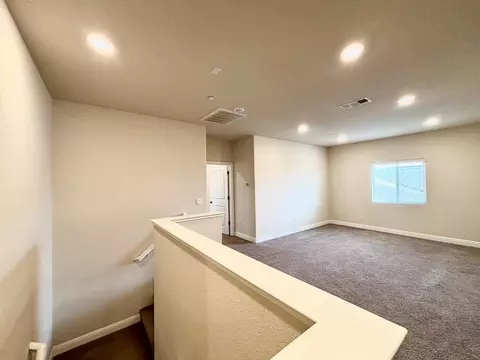 Living - 151 Royce Ln, Merced, CA 95348 photo 4 of 5