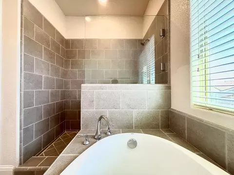 Bath - 151 Royce Ln, Merced, CA 95348 photo 8 of 13